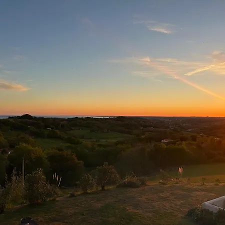 De 2 A 4 Personnes S'ouvrant Sur Terrasse Vue Montagnes A 4 Kms Des Plages Appartement