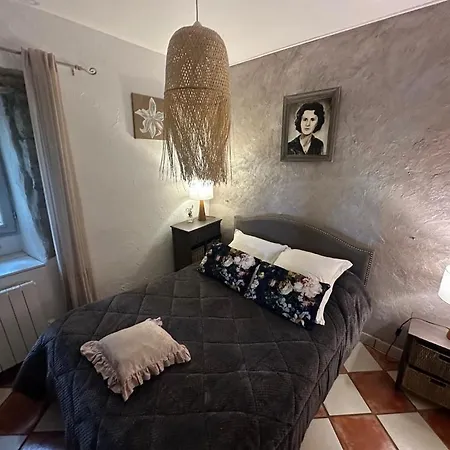 De 2 A 4 Personnes S'ouvrant Sur Terrasse Vue Montagnes A 4 Kms Des Plages Appartement Urrugne